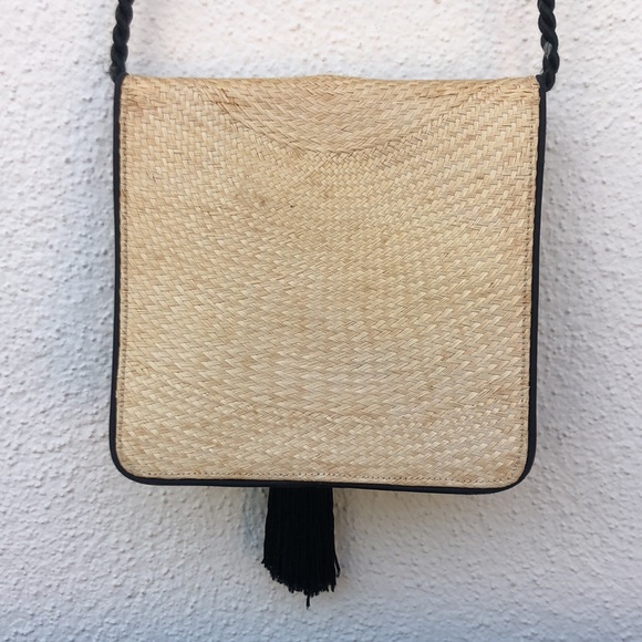 natural fibers crossbody bag with tassel - Picture 3 of 7